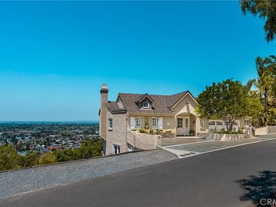 12272 Media Panorama