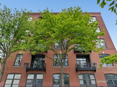 1820 N Spaulding Ave APT 208