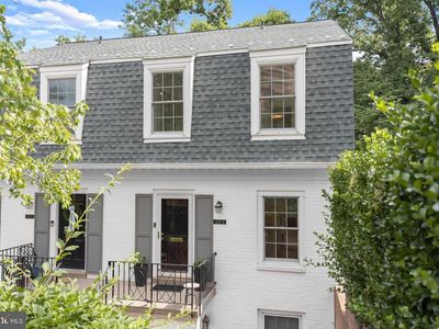3229 Sutton Pl NW APT B