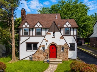 6 Norfolk Ave