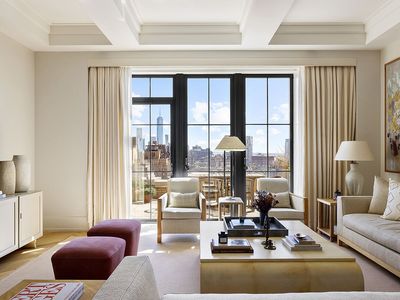 212 W 18th St APT 15A