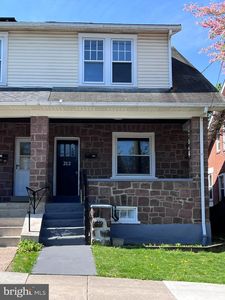 212 East St