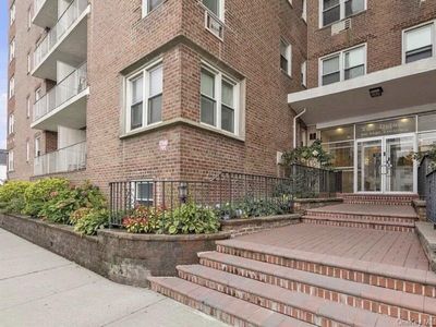 210 E Broadway #6J
