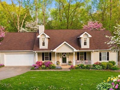 130 Lakefront Dr