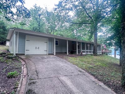 305 Lakeshore Dr