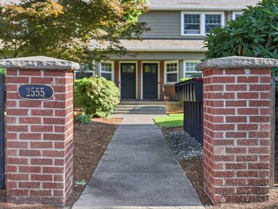 2555 NW Savier St APT 10