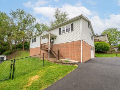 2299 Meadows Dr
