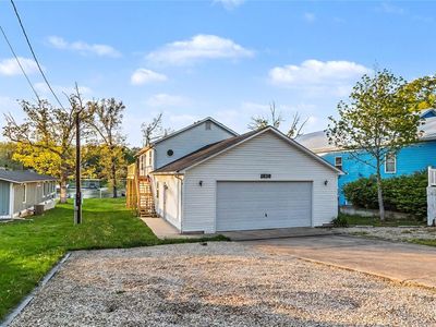 1938 Lakeshore Dr
