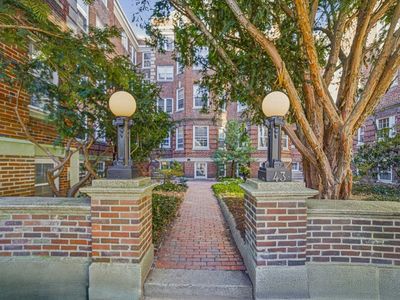 43 Linnaean St APT 1