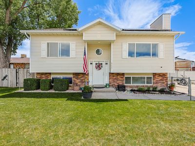4327 S Rose Petal Way