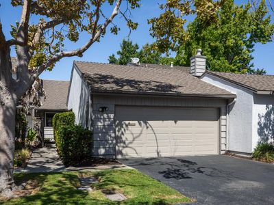 858 Erickson Ln