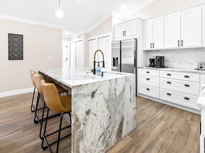 1672 Hawthorne Place