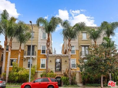 1810 S Barrington Ave APT 5