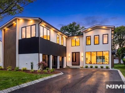 210 Hillcrest Drive
