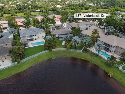 1371 Victoria Isle Dr