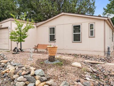 2302 E Canyon Ct