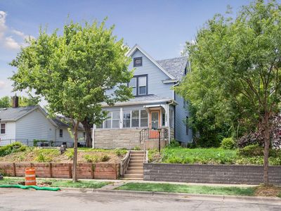 1037 Kent St