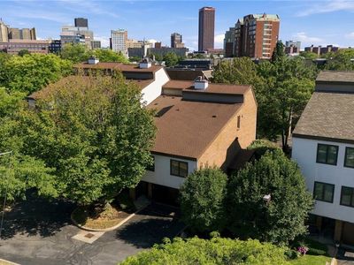 10 Harbour Pointe Cmn