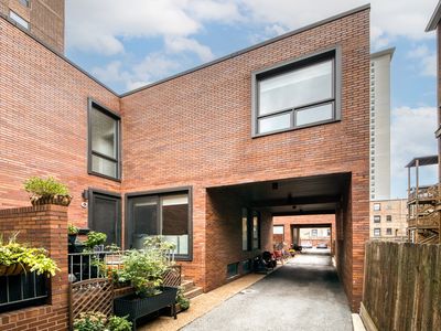 3631 N Pine Grove Ave APT C