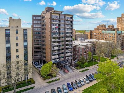 1919 North Summit AVENUE #6D