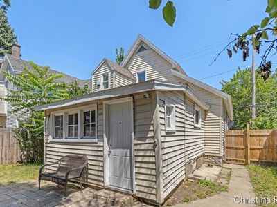 927 Davis Ave NW