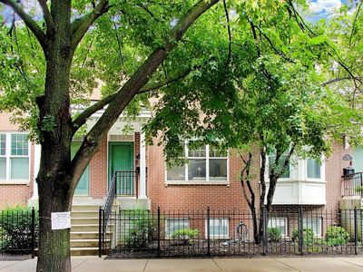 232 W Scott St