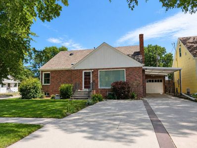 902 Chadron Ave