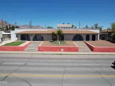 3221 E Yandell Dr