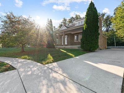 5504 Fairwood Oaks Pl