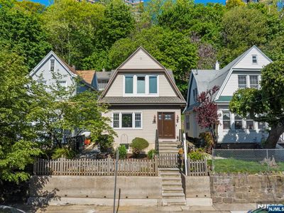 370 Undercliff Ave