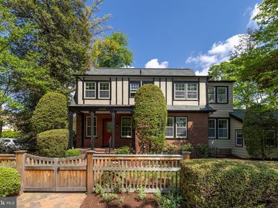 3737 Van Ness St NW