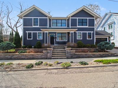 211 W Davis Ave
