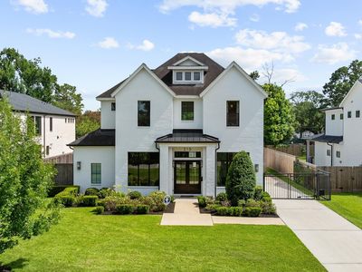 215 W 34th St