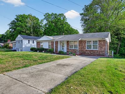 144 Fairlawn Dr