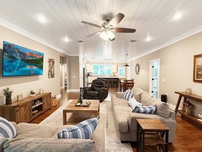 215 Ashridge Dr
