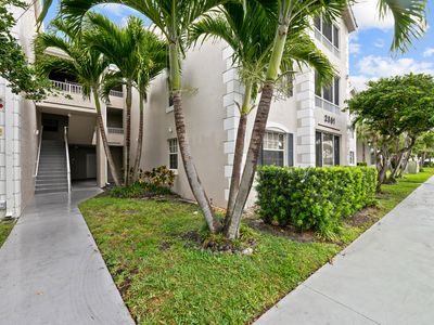 2861 N Oakland Forest Drive #202