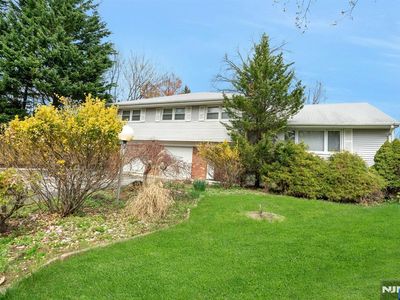 Property at 9 Hemlock Dr, Paramus, NJ