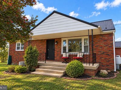 233 Manor Rd