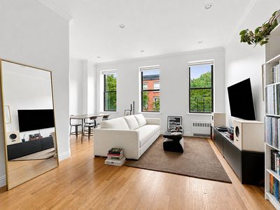 564 Henry St #3