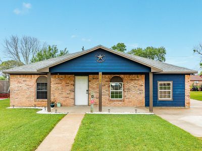 Property at 5107 2nd St, Danbury, TX