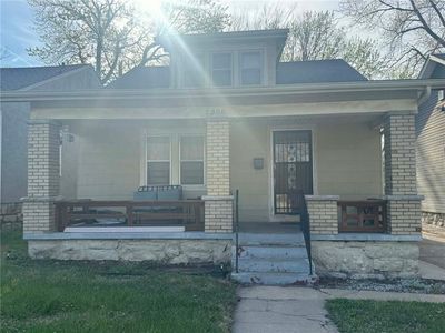 2206 Oakley Ave