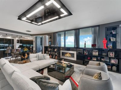 18555 Collins Ave APT 1605