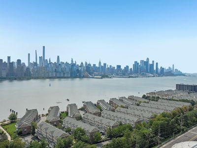 6600 Boulevard East APT 9C
