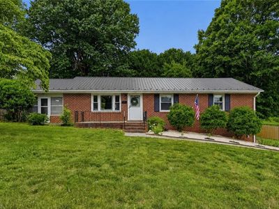 136 Queensbury Rd