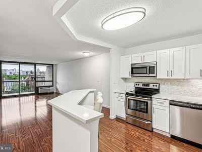 233 S 6th St APT 411D