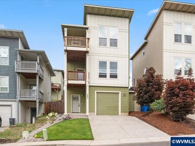 862 Limelight Ave NW