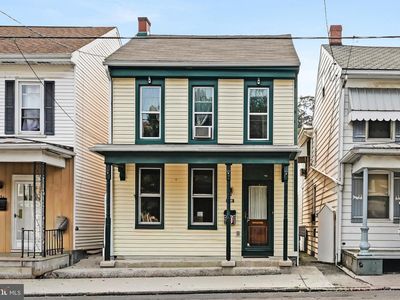 251 S 8th St