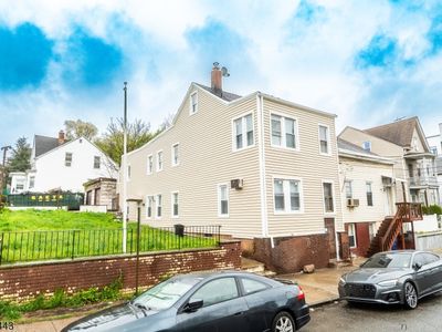54 Bloomfield Ave