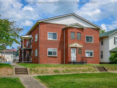 211 4th Ave