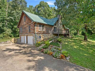 360 Seven Springs Ln